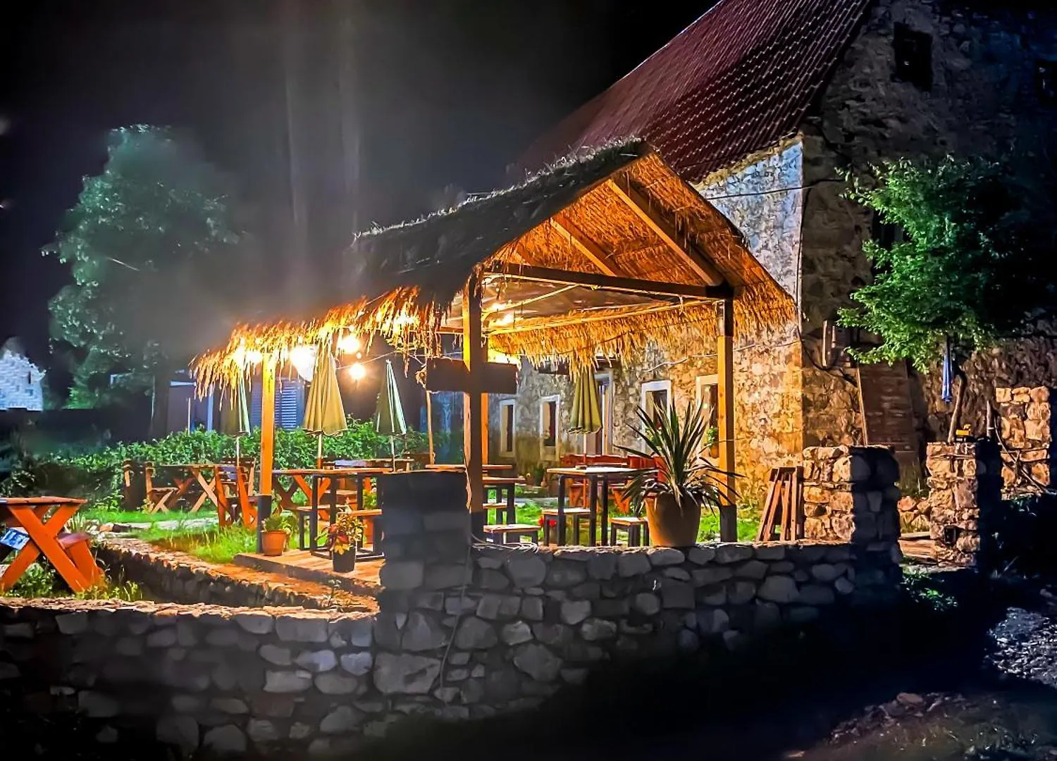 טת Guesthouse Kujtimi